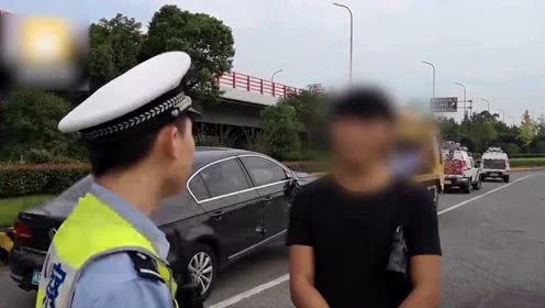 四歲兒子開車兩歲女兒坐副駕，道路交通安全不容忽視